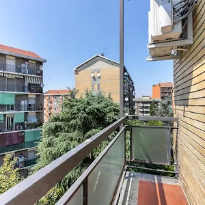 Alessia's Flat- M3 Corvetto , Milano Italia